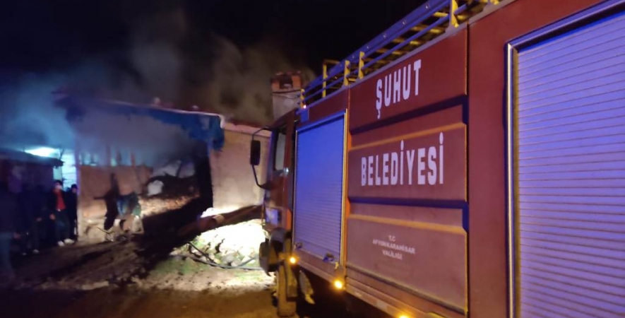 Şuhut Belediyesi İtfaiye Ekipleri Büyük  Faciayı Önledi.