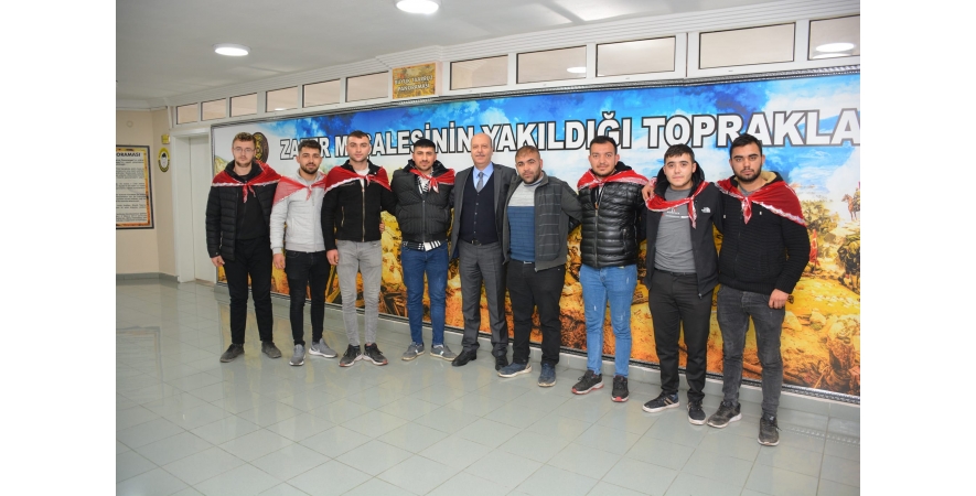 Askere gidecek olan gençlerimizden Başkan Bozkurt'a ziyaret