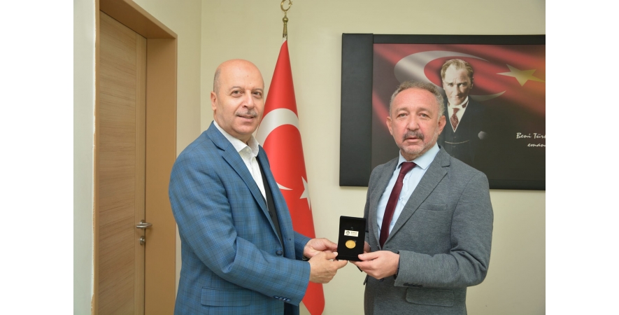 “Kurum Ziyaretleri Kapsamında Şuhut Devlet Hastanesi Başhekimi Op. Dr. Mustafa Nihat Atabek ve Hastane Yönetimini Başkan Bozkurt Ziyaret Etti.