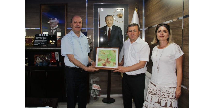 Doğa Koruma ve Milli Parklar Bölge Müdürü Şahin Çılgın ve Başkomutan Tarihi Milli Park Müdürü Serpil Taşpınar'a Nazik Ziyaretleri İçin Teşekkür Ederiz.