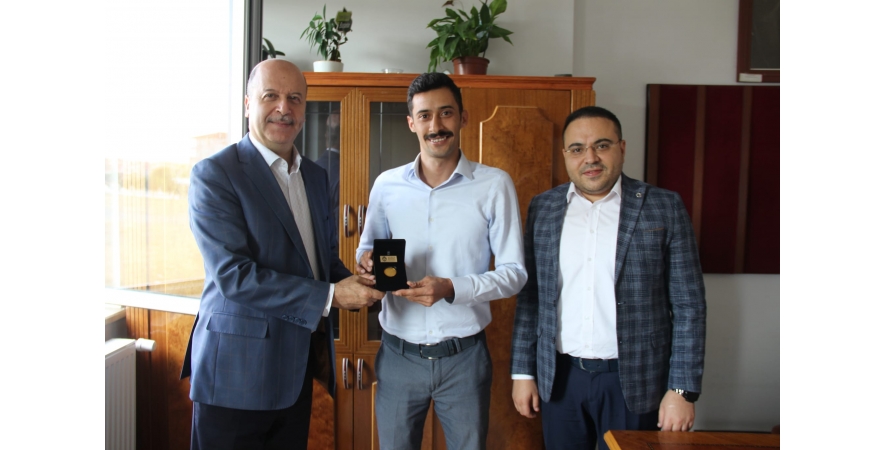 Ak Parti İlçe Başkanı Harun Korkmaz İle Birlikte Şuhut İlçe Seçim Kurulu Müdürü Şakir Kaya'ya Hayırlı Olsun Ziyaretinde Bulunduk