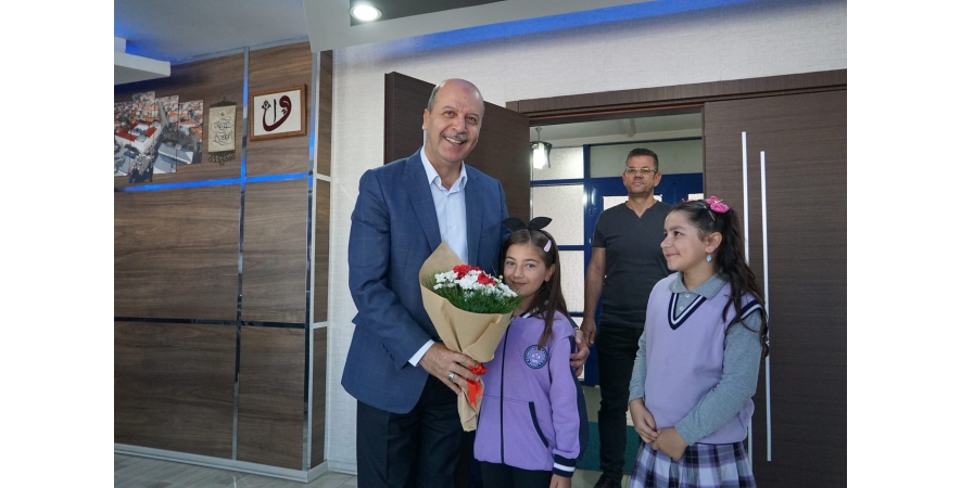 Başkan Bozkurt; Nazik ziyaretleri için Cumhuriyet İlkokulu öğrenci ve öğretmenlerimize teşekkür ederim.