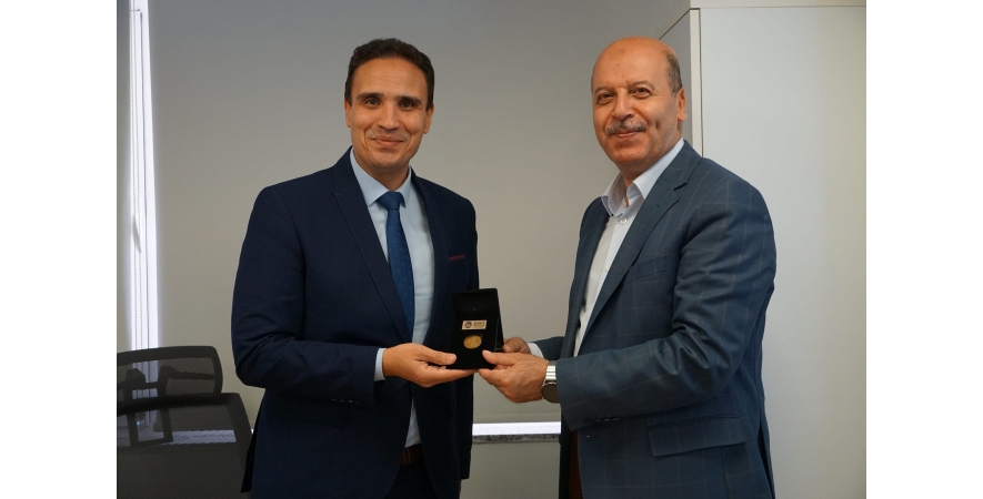 Ak Parti Şuhut İlçe Başkanı Harun Korkmaz ve İlçe Yönetim Kurulu Üyemiz Yusuf Kılınç İle Birlikte, Şuhut Ziraat Bankası Şube Müdürlüğüne Atanan Yüksel Köse'ye Hayırlı Olsun Ziyaretinde Bulunduk.