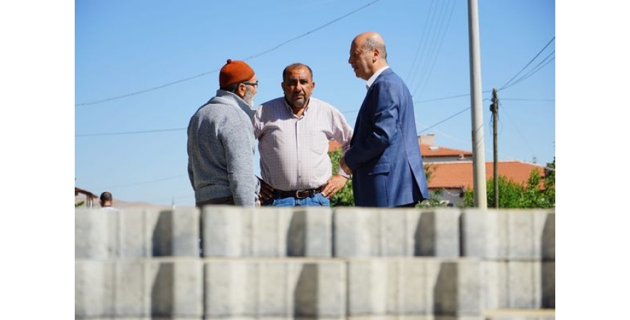 Zafer Mahallemizde parke taşı döşeme çalışmalarımızı sürdürüyoruz.