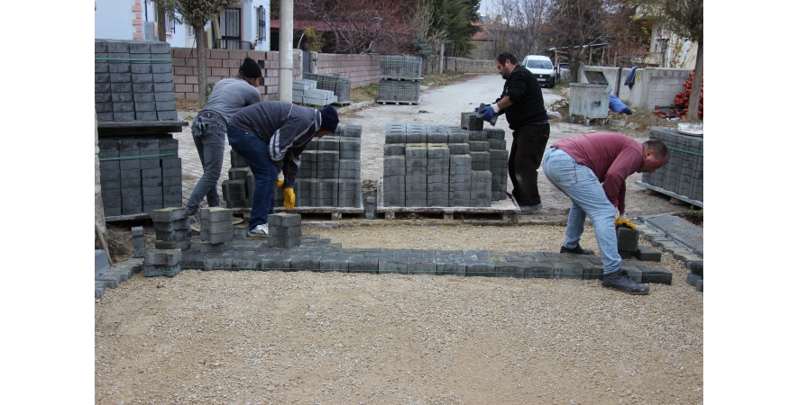 Yalı Mahallemiz' de kilit parke taşı çalışmalarımız devam ediyor.