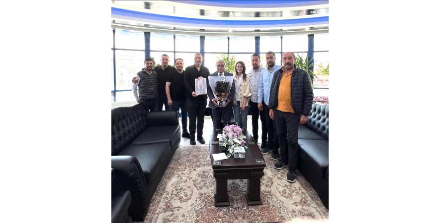 Şuhut Gönüllüleri Başkan Özaşkın’ı Ziyaret Etti