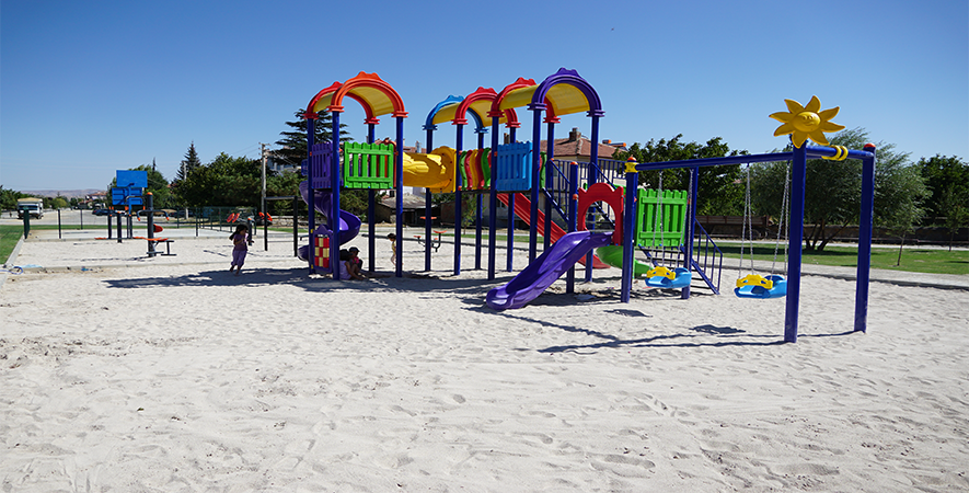 PAZAR MAHALLESİ'NE NEŞE GETİREN ÇOCUK PARKI