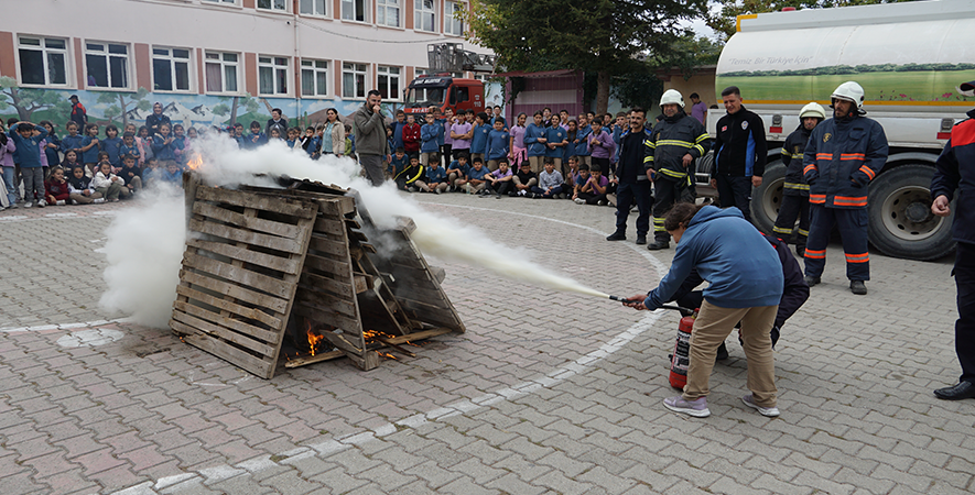 OKUL BAHÇESİNDE YANGIN SENARYOSU CANLANDIRILDI