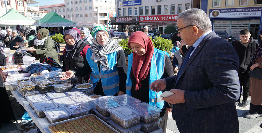 ŞUHUT’TA GAZZE İÇİN YARDIM KERMESİ DÜZENLENDİ