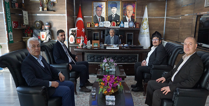 GENÇLİK VE SPOR YÖNETİCİLERİ BAŞKAN ÖZAŞKIN’I ZİYARET ETTİ