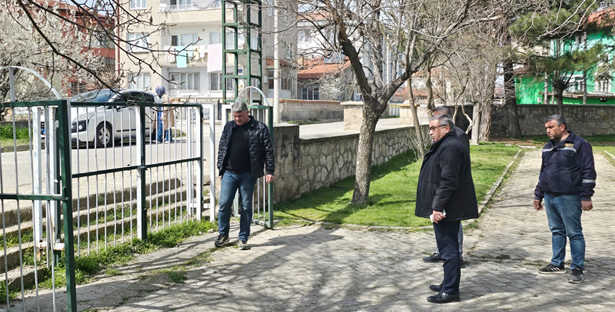 BAŞKAN ÖZAŞKIN NAZIM ÖZER PARKI’NDA İNCELEMELERDE BULUNDU