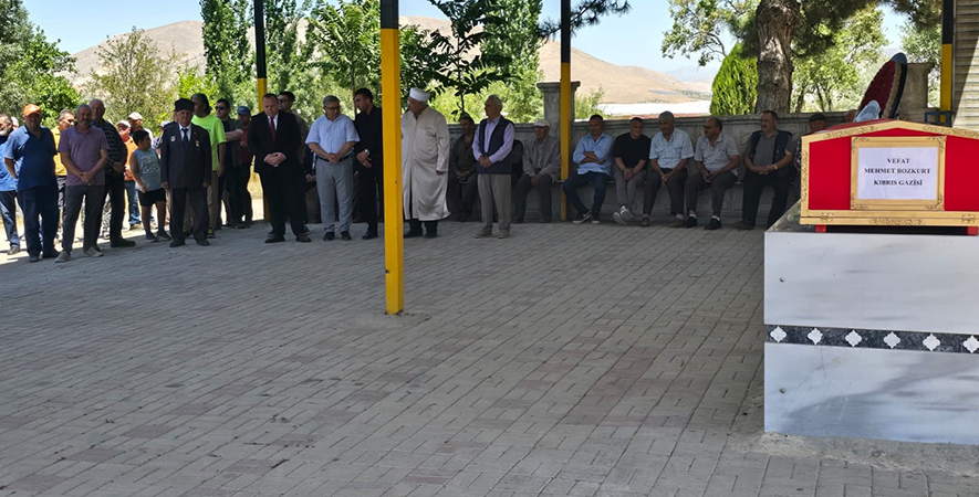 BAŞKAN ÖZAŞKIN, KIBRIS GAZİSİ BOZKURT'UN CENAZE TÖRENİNE KATILDI