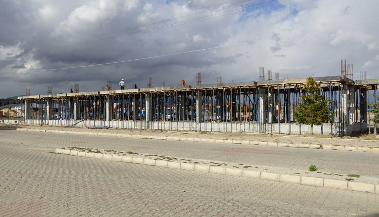 22 DÜKKAN VE 22 KONUTLUK PROJE YÜKSELİYOR